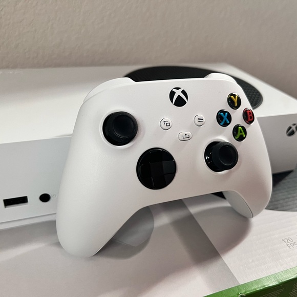 Xbox series s console w/ controller - Picture 1 of 5